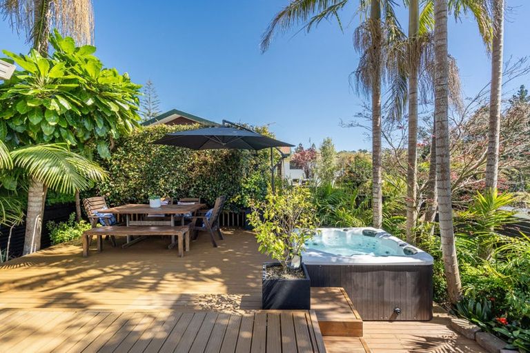 Photo of property in 8 Garden Lane, Torbay, Auckland, 0632