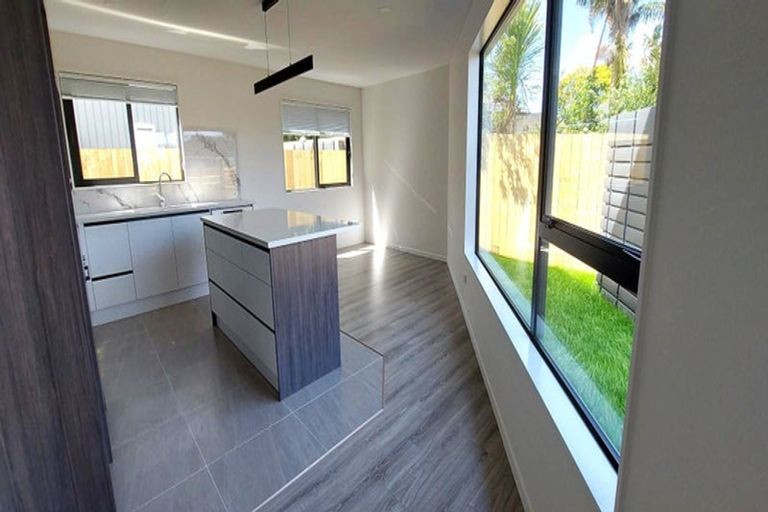 Photo of property in 20a Mackenzie Street, Te Atatu South, Auckland, 0610