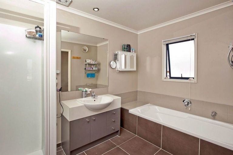 Photo of property in 26 Sonoma Crescent, Oteha, Auckland, 0632