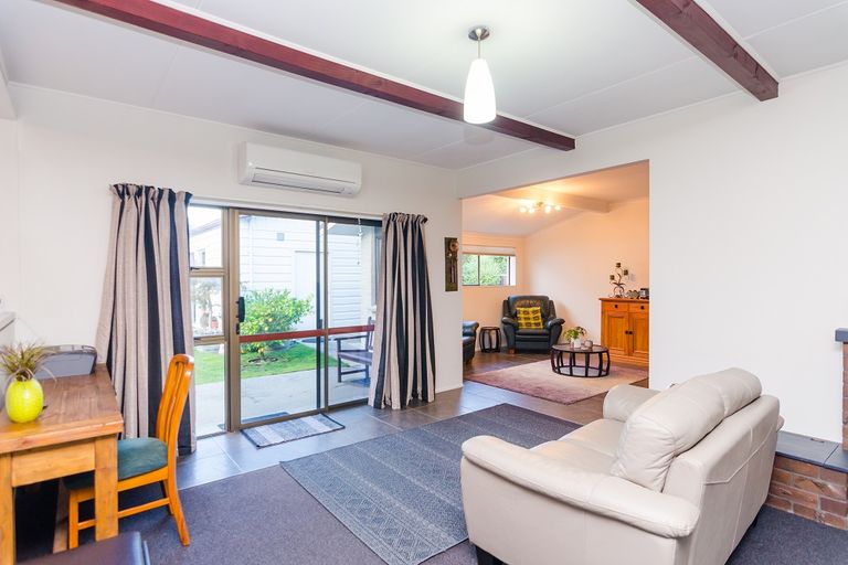 Photo of property in 32 Victoria Street, Carterton, 5713