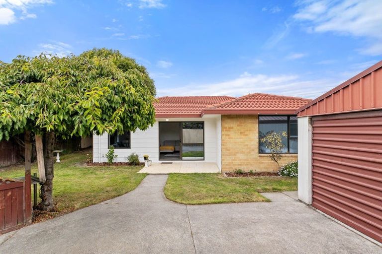 Photo of property in 1/3 Thornhill Place, Sockburn, Christchurch, 8042