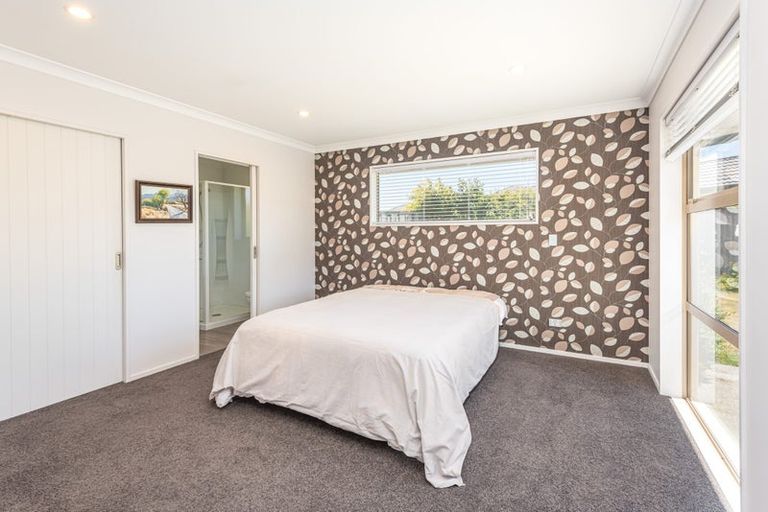 Photo of property in 16 Watkins Drive, Rangiora, 7400