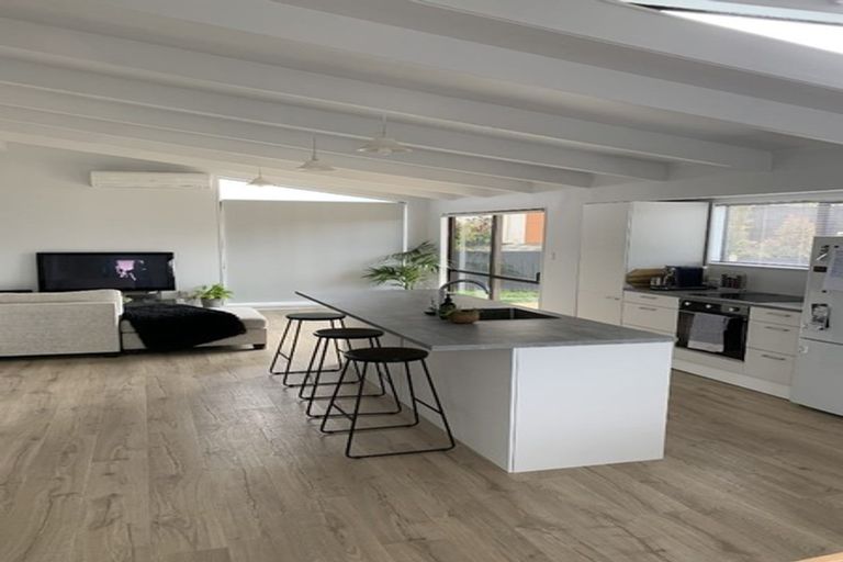 Photo of property in 5 Frosses Place, Massey, Auckland, 0614