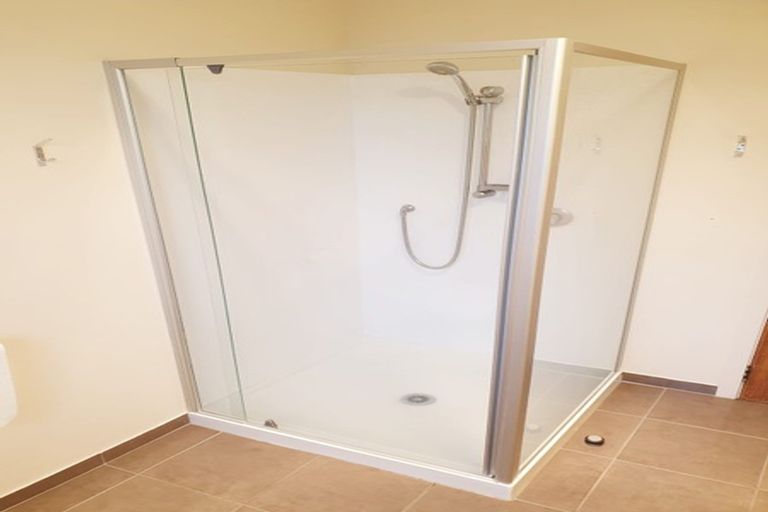 Photo of property in 2 Nutsey Avenue, Northcote, Auckland, 0627