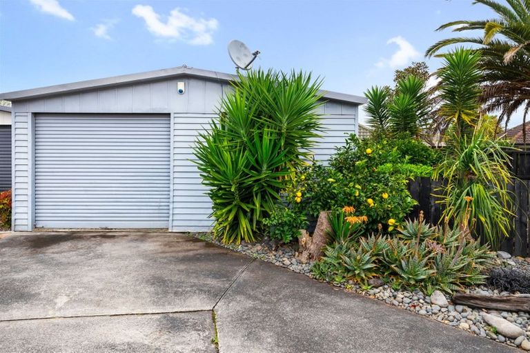 Photo of property in 2/9 Applewood Drive, Henderson, Auckland, 0612