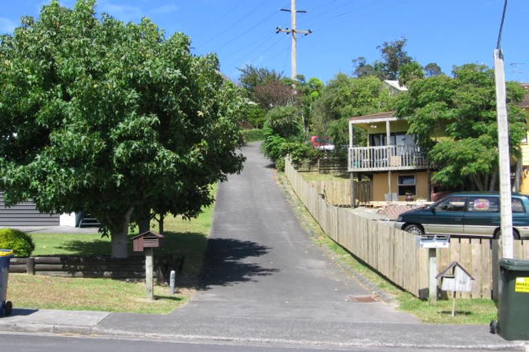 Photo of property in 33 Santiago Crescent, Unsworth Heights, Auckland, 0632