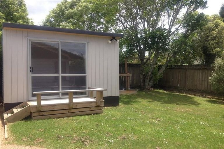 Photo of property in 18 Pipitea Place, Massey, Auckland, 0614