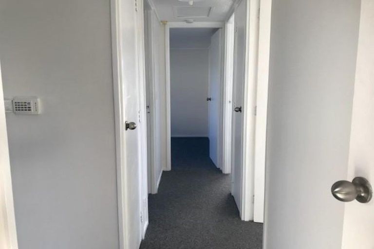 Photo of property in 1 Wai Iti Place, Clendon Park, Auckland, 2103