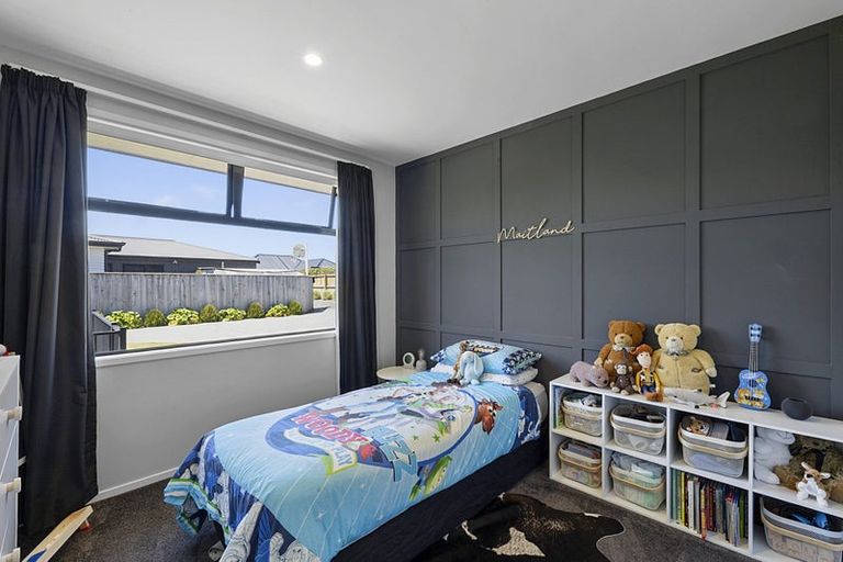 Photo of property in 16 Desmond Place, Bell Block, New Plymouth, 4312