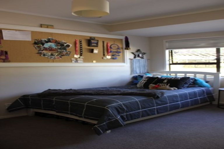Photo of property in 90 William Bayes Place, Red Beach, 0932