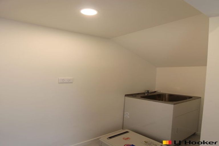 Photo of property in 20a Crestview Rise, Papakura, 2110