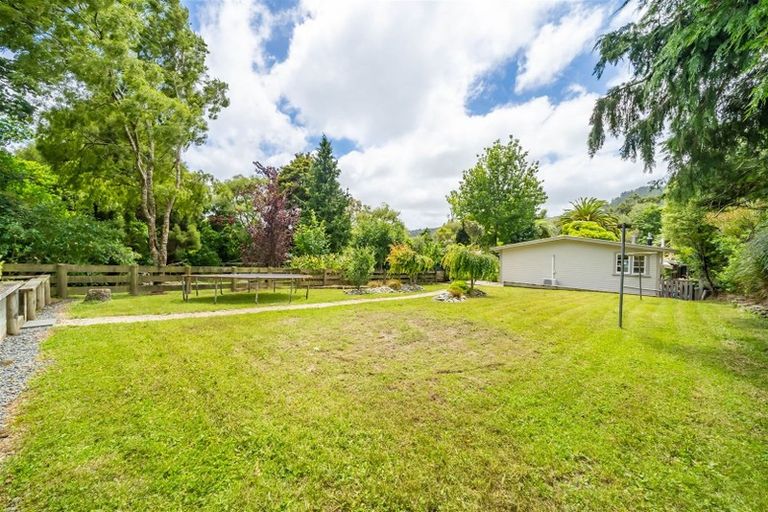 Photo of property in 38 Jocelyn Crescent, Pinehaven, Upper Hutt, 5019