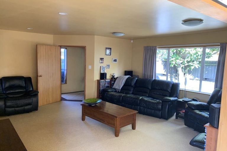 Photo of property in 1 Dymock Place, Bishopdale, Christchurch, 8053