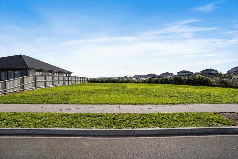 Photo of property in 70 Twin Parks Rise, Papakura, 2110