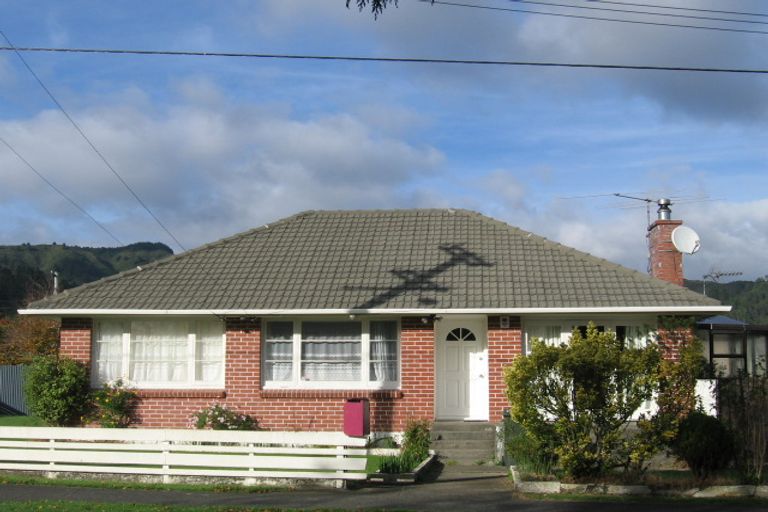 Photo of property in 8 Milton Street, Stokes Valley, Lower Hutt, 5019