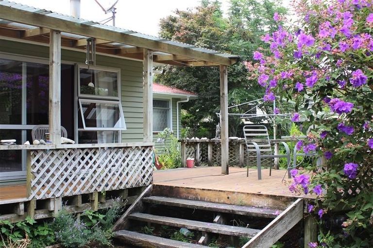 Photo of property in 12 Kendal Place, Merrilands, New Plymouth, 4312