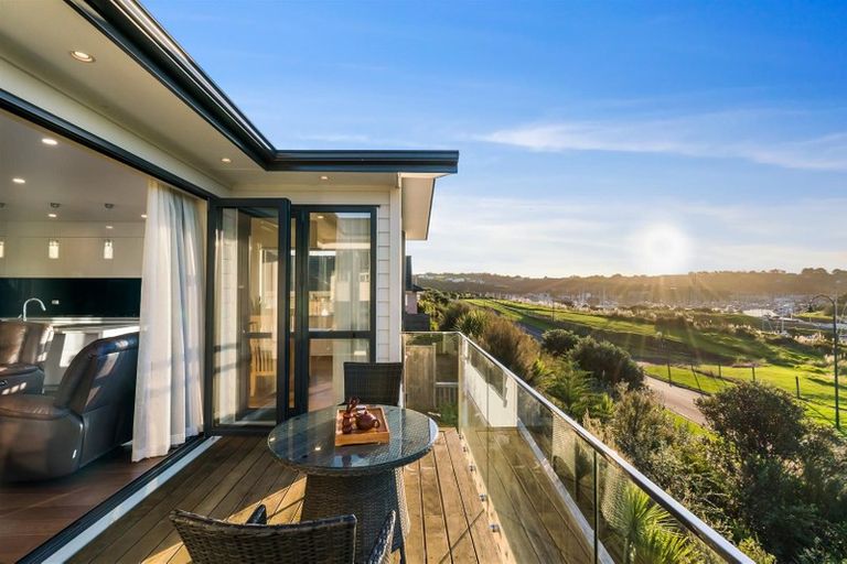 Photo of property in 6 Resolution Drive, Gulf Harbour, Whangaparaoa, 0930