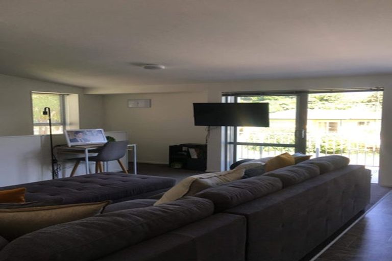 Photo of property in 76 Simla Crescent, Khandallah, Wellington, 6035