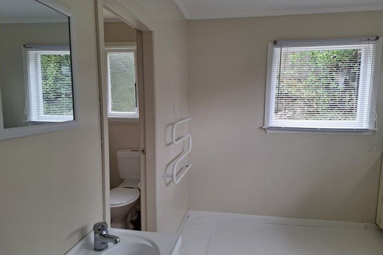 Photo of property in 38 Bassett Road, Johnsonville, Wellington, 6037