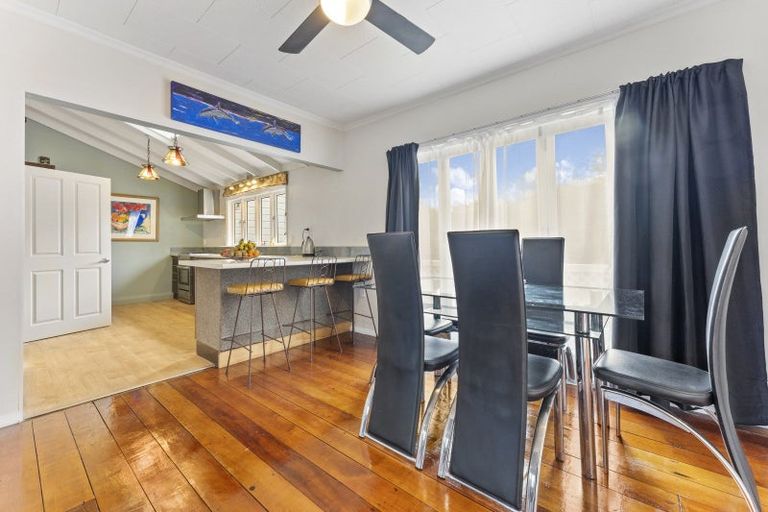 Photo of property in 1 Oriel Place, Levin, 5510