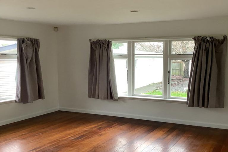 Photo of property in 18 Avonhead Road, Avonhead, Christchurch, 8042