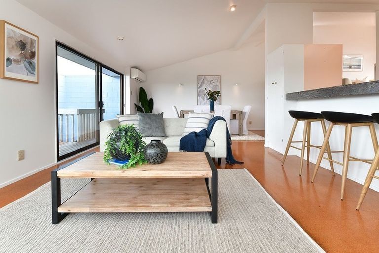 Photo of property in 2/3 Swann Beach Road, Stanmore Bay, Whangaparaoa, 0932