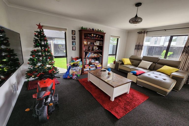 Photo of property in 10 Passchendaele Grove, Trentham, Upper Hutt, 5018