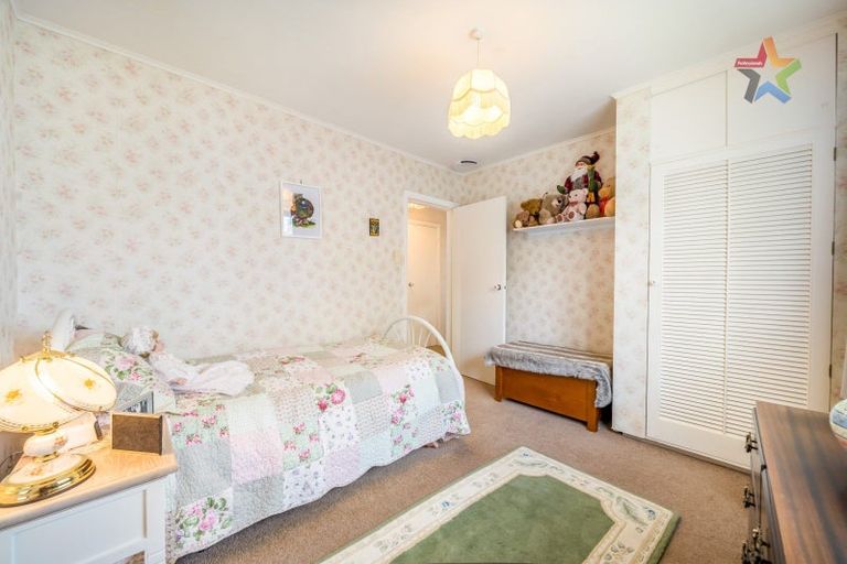 Photo of property in 60 Pokohiwi Road, Normandale, Lower Hutt, 5010