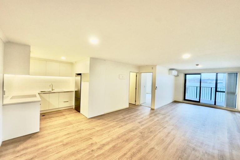 Photo of property in 12 Imperial Place, Henderson, Auckland, 0612