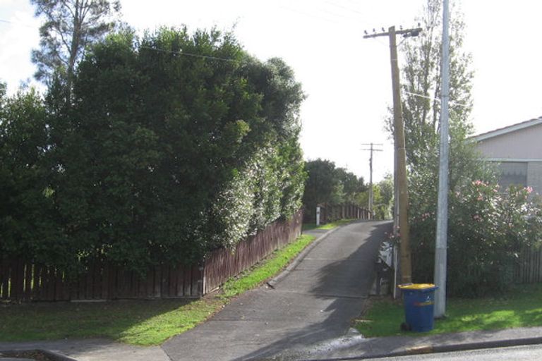 Photo of property in 2/50 Makora Road, Massey, Auckland, 0614