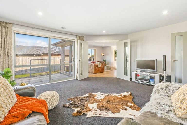 Photo of property in 75 Aotea Drive, Aotea, Porirua, 5024