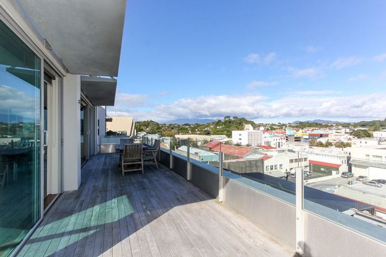 Photo of property in 22 Liardet Apartments, 401/22 Liardet Street, New Plymouth, 4310