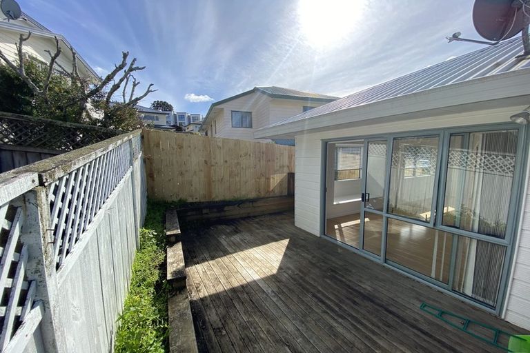 Photo of property in 1/4 Mossop Rise, Glenfield, Auckland, 0629