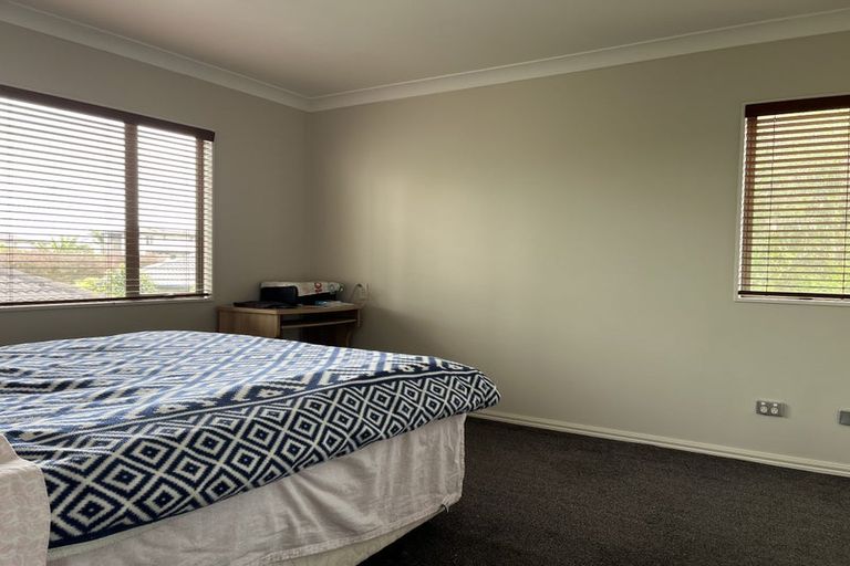 Photo of property in 4 Lissleton Drive, East Tamaki, Auckland, 2013