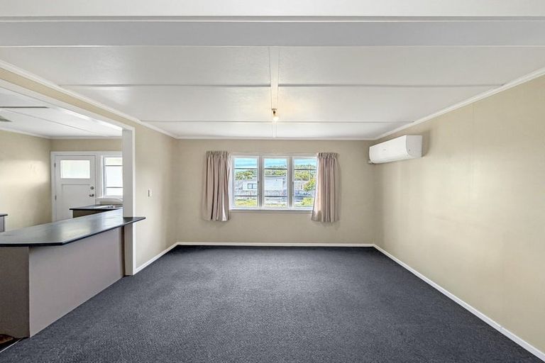 Photo of property in 45 Karaka Street, Castlecliff, Whanganui, 4501