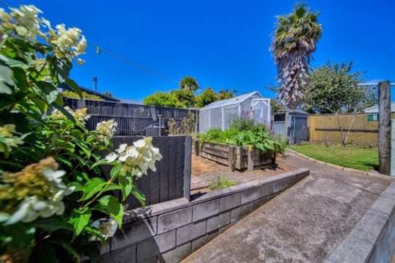 Photo of property in 6 Hussey Street, Oakura, 4314