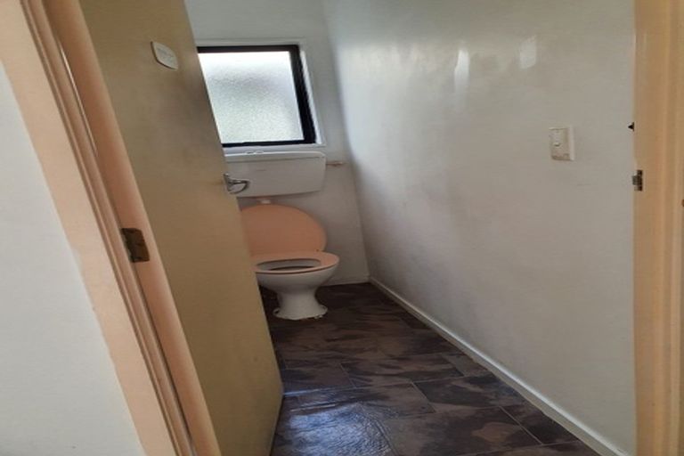 Photo of property in 76 Gallony Avenue, Massey, Auckland, 0614