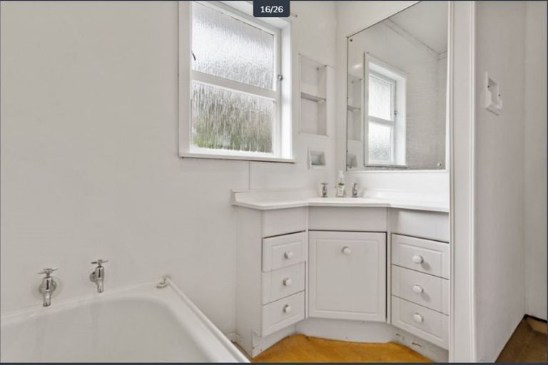 Photo of property in 13 Emirau Place, Glenfield, Auckland, 0629