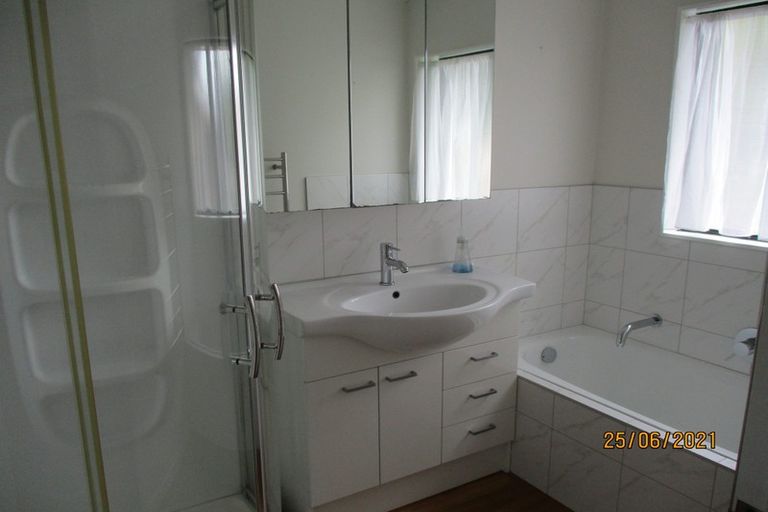 Photo of property in 2/28 De Quincey Terrace, Highland Park, Auckland, 2010