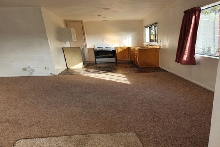 Photo of property in 76 Gallony Avenue, Massey, Auckland, 0614