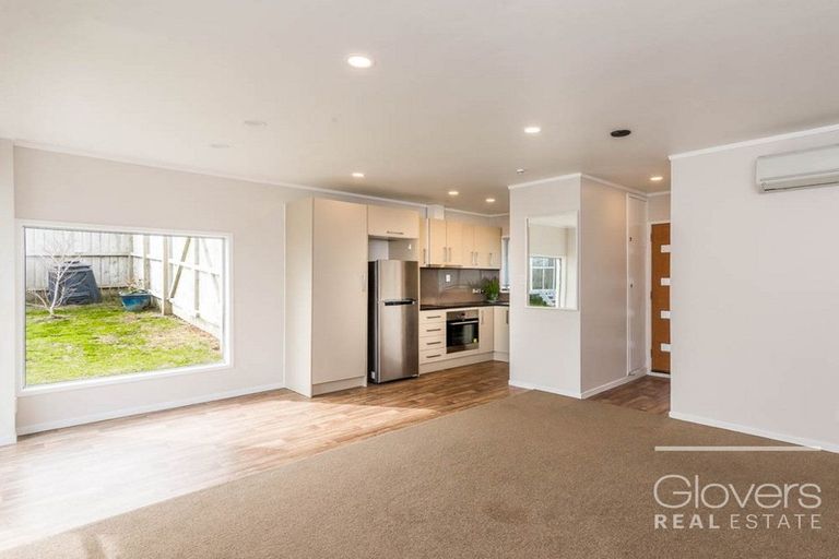 Photo of property in 1/108 West Coast Road, Glen Eden, Auckland, 0602