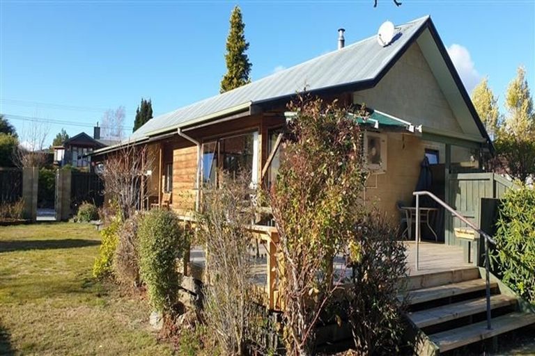 Photo of property in 152 Beacon Point Road, Wanaka, 9305