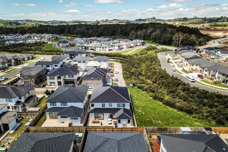 Photo of property in 11 Bunbeg Crescent, Flat Bush, Auckland, 2019