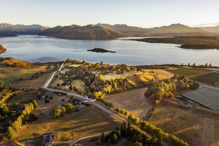 Photo of property in 280 Wanaka-mount Aspiring Road, Wanaka, 9382