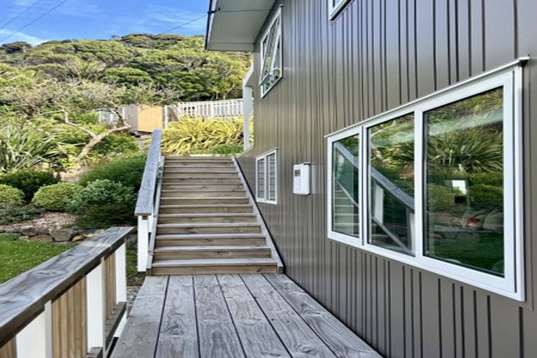 Photo of property in 15 Piha Road, Piha, New Lynn, 0772