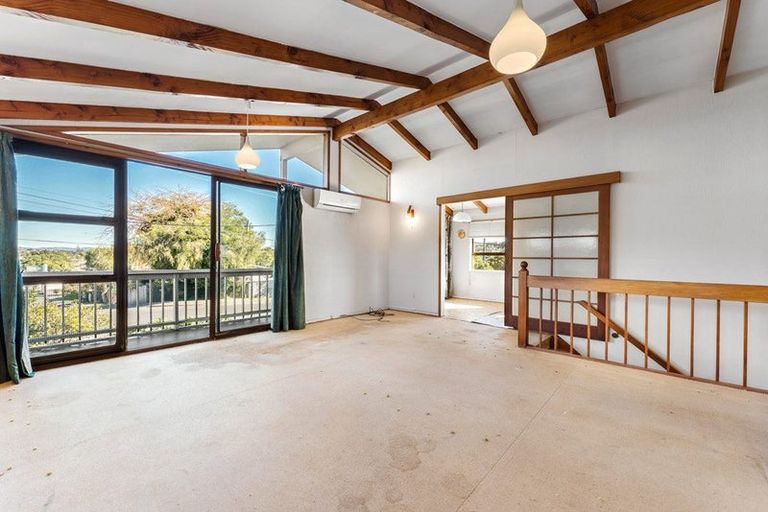 Photo of property in 1/27 Kaipatiki Road, Glenfield, Auckland, 0629