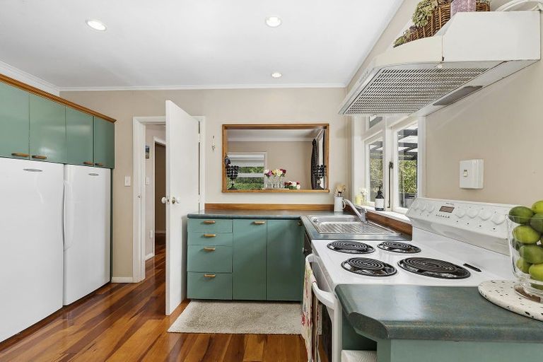 Photo of property in 64 Airlie Road, Plimmerton, Porirua, 5026