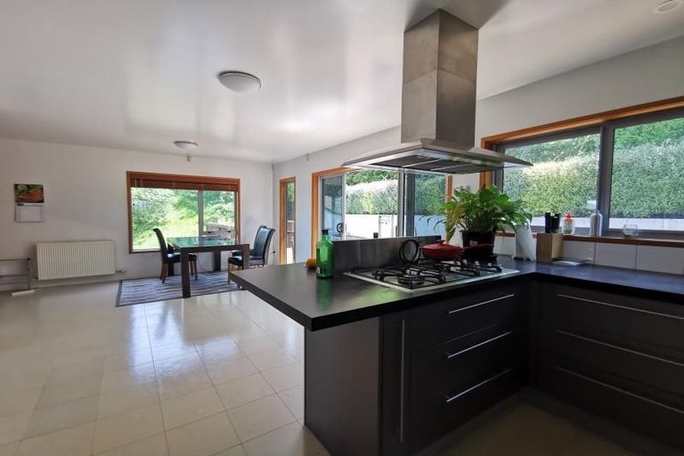 Photo of property in 41 Dress Circle, Newlands, Wellington, 6037