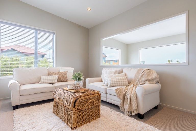 Photo of property in 8 Metzenthin Close, Raumati South, Paraparaumu, 5032