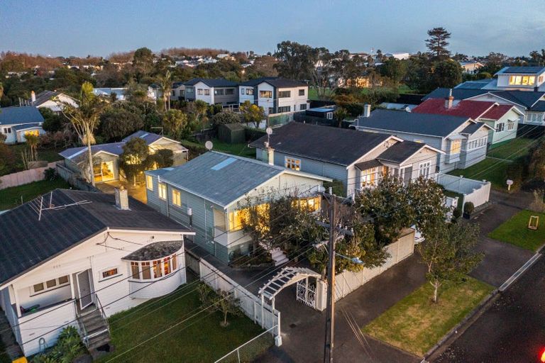 Photo of property in 39 Warwick Avenue, Westmere, Auckland, 1022